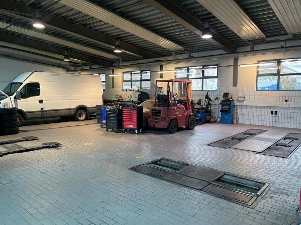 VH3908 Repräsentative, beheizbare Halle mit Ladenbüro bei Abensberg