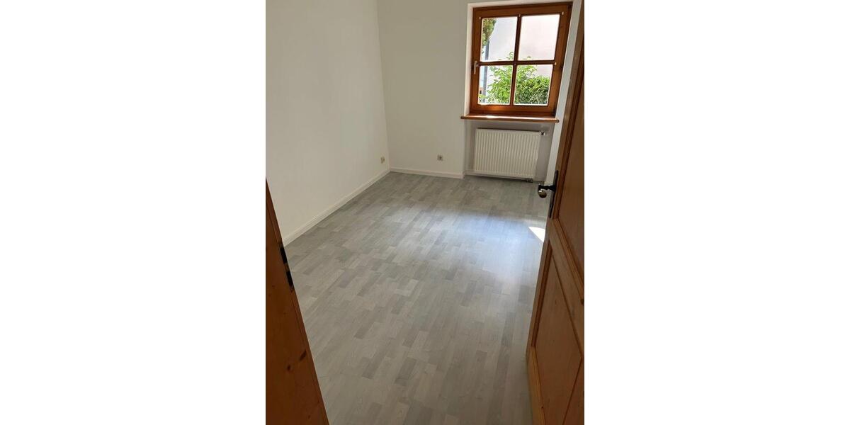 Erdgeschoßwohnung Regen - 3 Zimmer, 70 m&sup2;, 620&euro; | Angebot:26586609