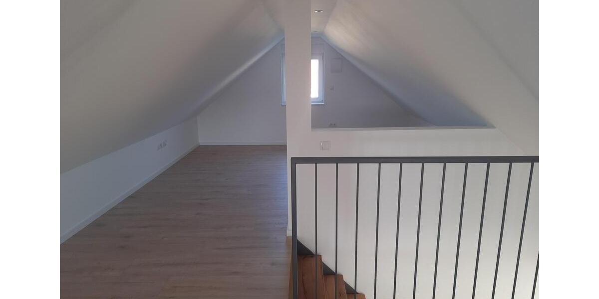 Dachgeschoßwohnung Eisingen - 3 Zimmer, 100 m&sup2;, 1.250&euro; | Angebot:25393577