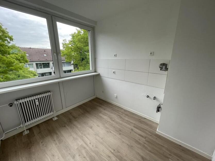 **FRISCH RENOVIERTE 3-ZIMMERWOHNUNG MIT BALKON** zimmer