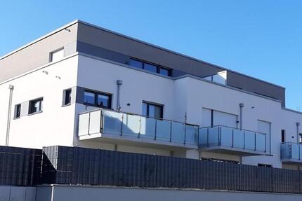 Bei VIVAWEST die Sonnenstrahlen auf dem eigenen Balkon genießen. zimmer