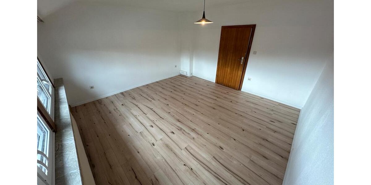 Dachgeschoßwohnung Marpingen - 3 Zimmer, 90 m&sup2;, 730&euro; | Angebot:26021107
