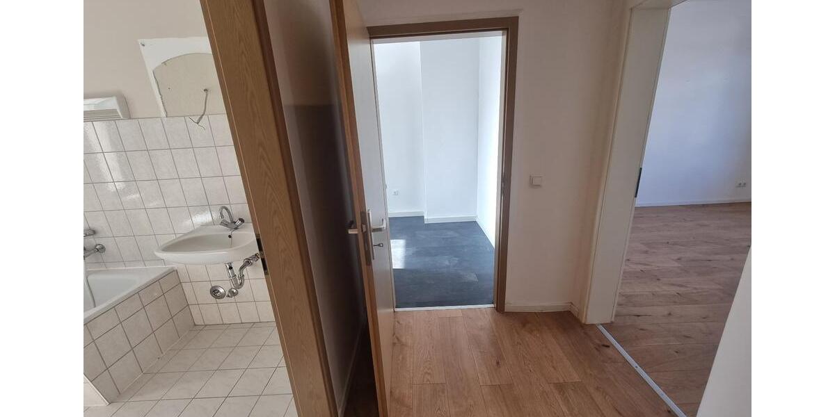 Dachgeschoßwohnung Werdau - 3 Zimmer, 55 m&sup2;, 396&euro; | Angebot:26548283