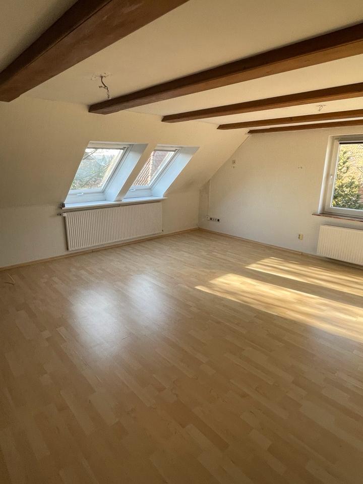 4-Raum-Wohnung mit Einbauküche & renovierten Bad in Ehmen