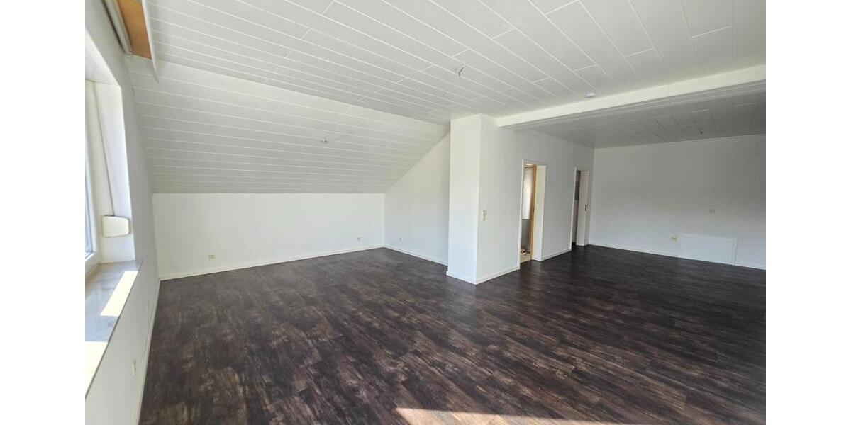 Dachgeschoßwohnung Bayreuth City - 2.5 Zimmer, 74 m&sup2;, 800&euro; | Angebot:25168424