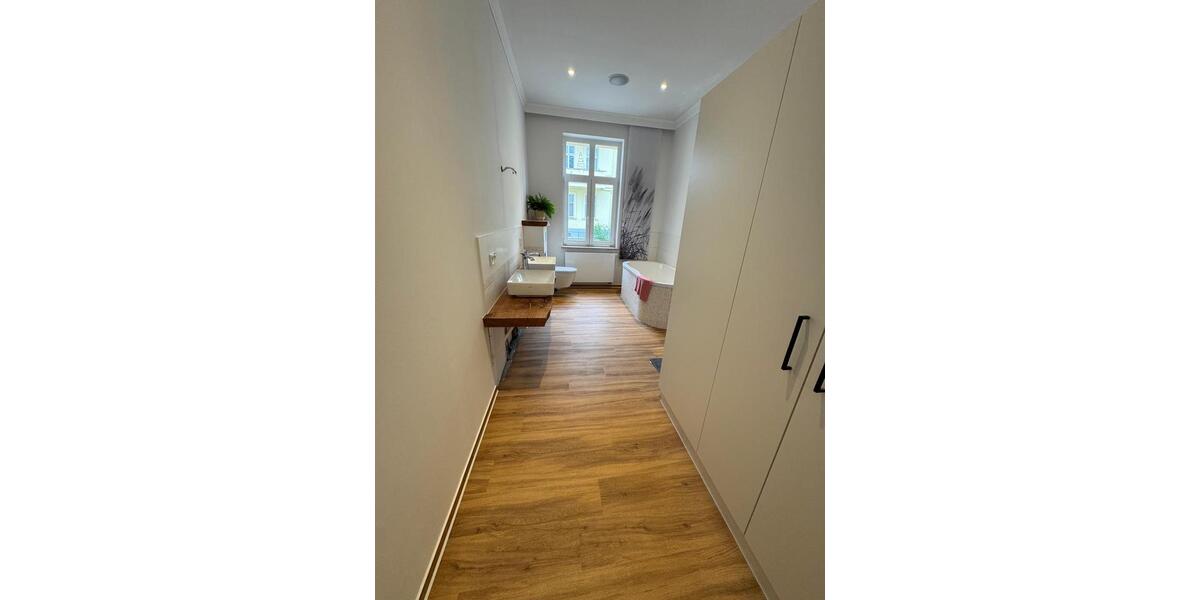 Erdgeschoßwohnung Neustrelitz - 5 Zimmer, 139 m&sup2;, 1.390&euro; | Angebot:24245957