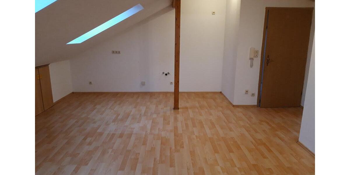 Dachgeschoßwohnung Arnschwang - 1 Zimmer, 40 m&sup2;, 270&euro; | Angebot:26249108