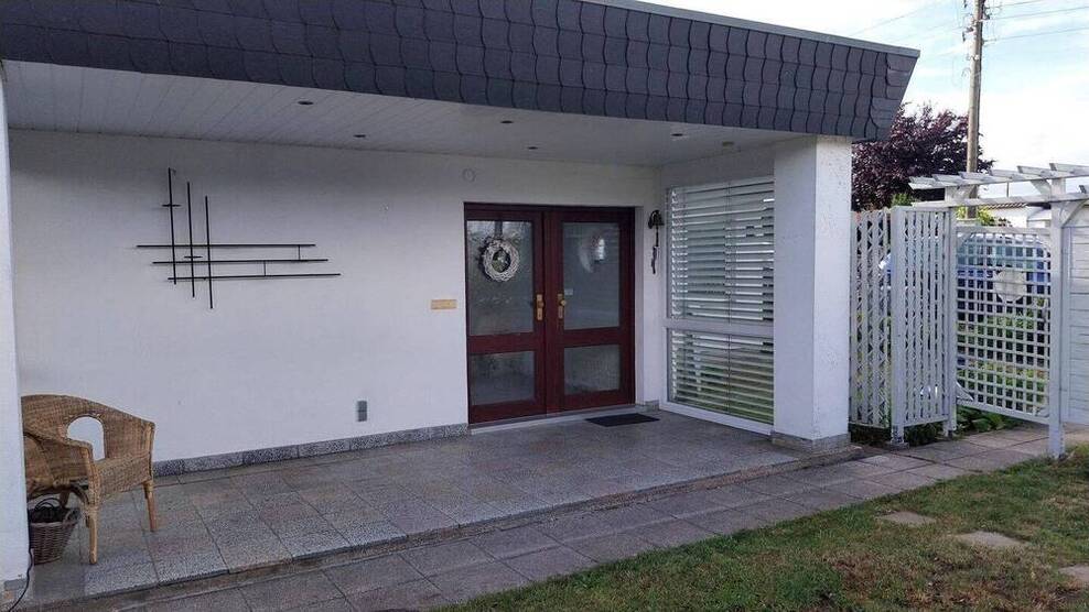 schöner Bungalow, 2,5 Zimmer mit Garage und Garten