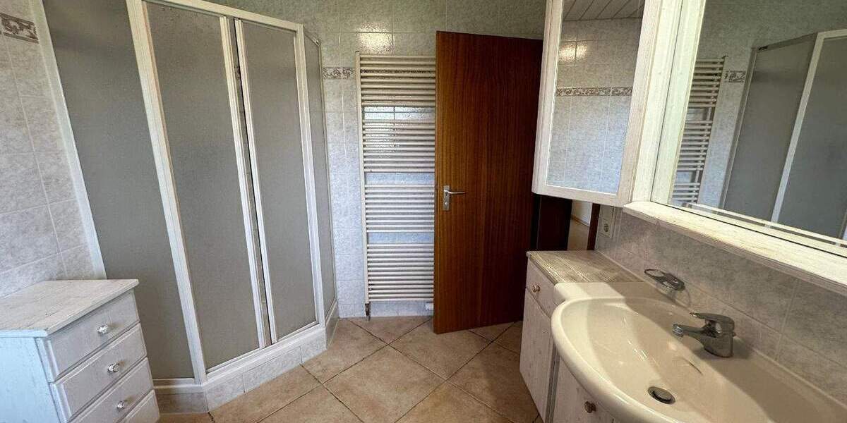 Mehrfamilienhaus, Wohnhaus Althengstett - 5 Zimmer, 199 m&sup2;, 2.500&euro; | Angebot:25821147