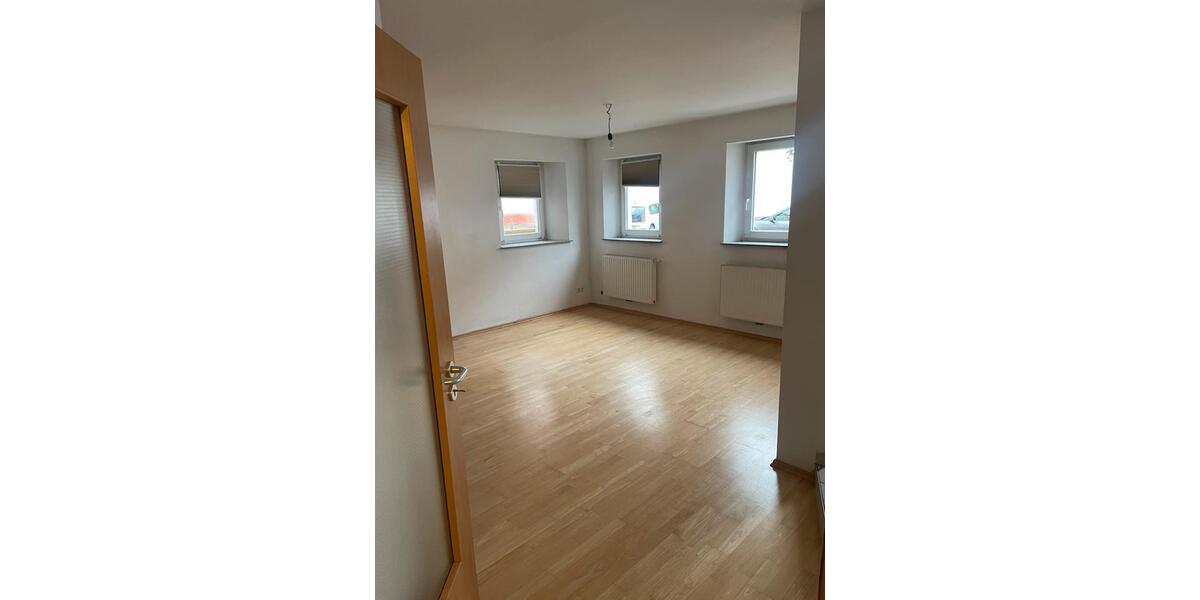 Erdgeschoßwohnung Schlüsselfeld - 2 Zimmer, 65 m&sup2;, 500&euro; | Angebot:25838033