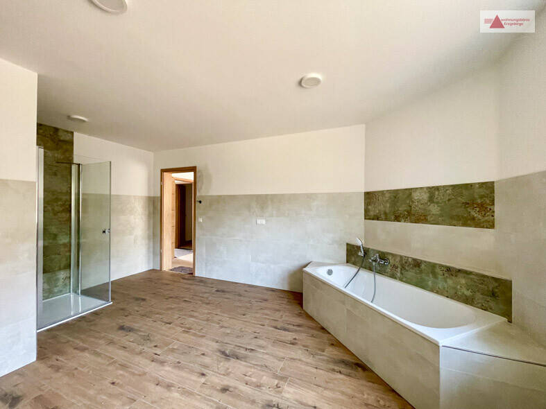 Doppelhaushälfte Dippoldiswalde / Schmiedeberg Dippoldiswalde - 4 Zimmer, 174 m&sup2;, 1.500&euro; | Angebot:26156714