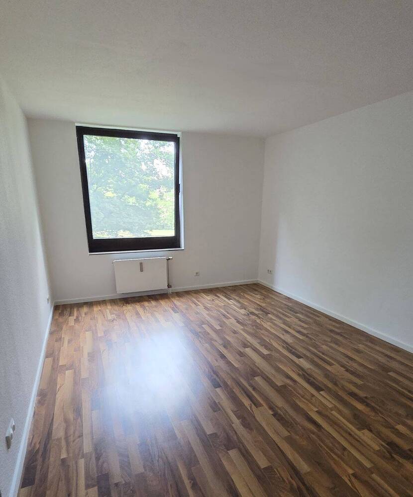 Familien-Zuhause in angenehmer Größe, 3 Zimmer mit Balkon, Laminat, Wannenbad, Gäste-WC, Aufzug