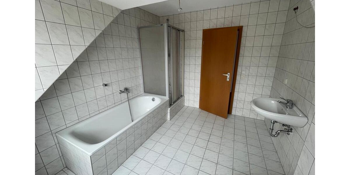 Dachgeschoßwohnung Suhl Aue 1 - 2.5 Zimmer, 75 m&sup2;, 593&euro; | Angebot:26004792