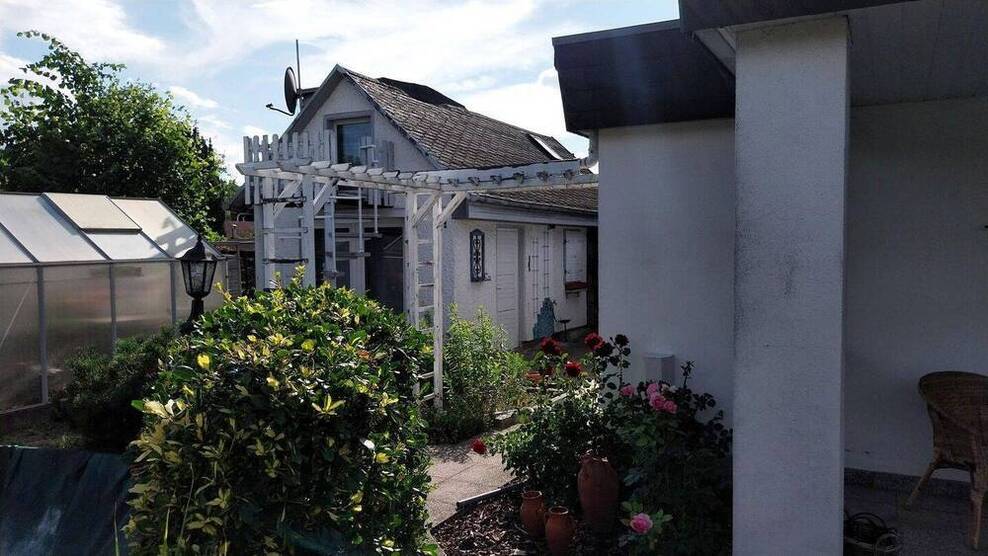 schöner Bungalow, 2,5 Zimmer mit Garage und Garten
