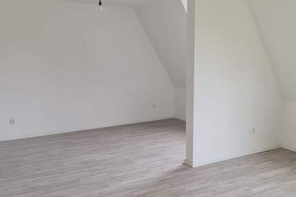 Gepflegte 4-Zimmer-Dachgeschosswohnung zu vermieten! 1Nettokaltmiete frei (2. Monat) 4 zimmer