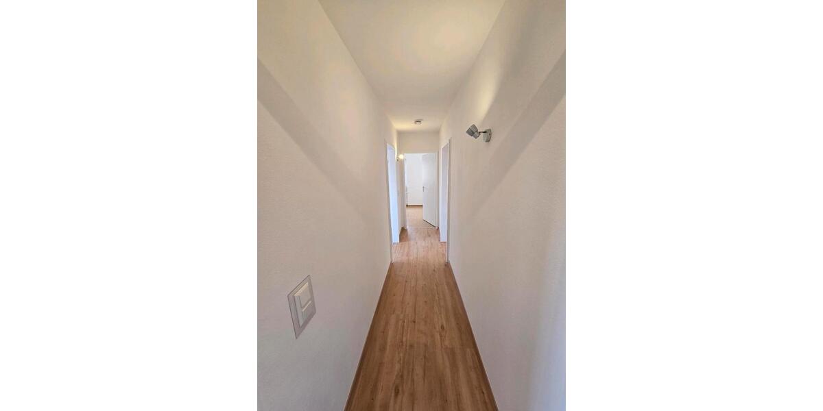 Helle renovierte 3-Zimmer-Wohnung mit Balkon 3 zimmer