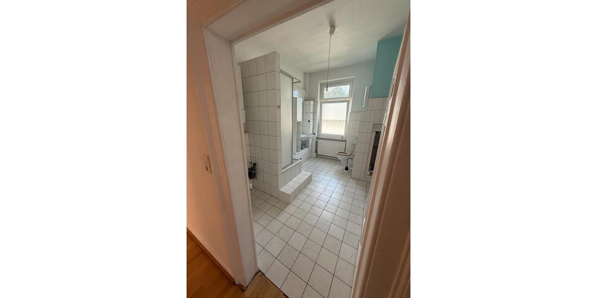 Etagenwohnung Wiesbaden - 4 Zimmer, 95 m&sup2;, 1.300&euro; | Angebot:24746302