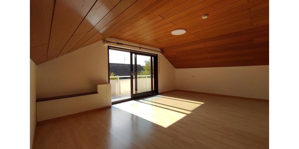 Dachgeschoßwohnung Winnenden - 2.5 Zimmer, 61 m&sup2;, 810&euro; | Angebot:25062037