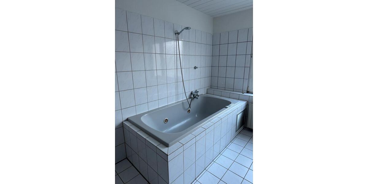 Etagenwohnung Solingen Ohligs - 2 Zimmer, 86 m&sup2;, 1.050&euro; | Angebot:25044677