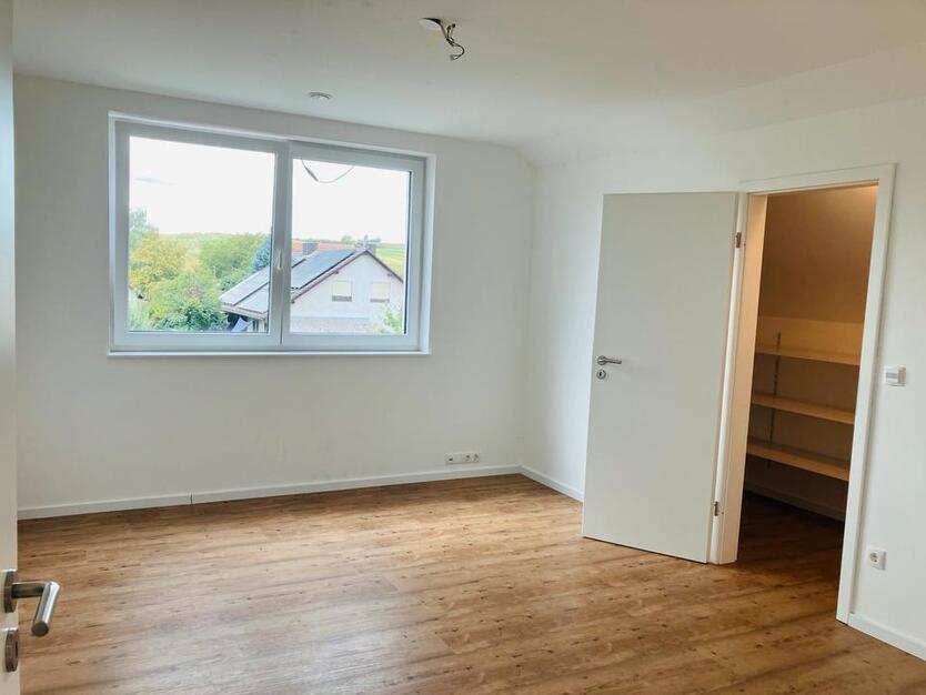 Helle und großzügige Doppelhaushälfte in ruhiger Lage mit Garten
