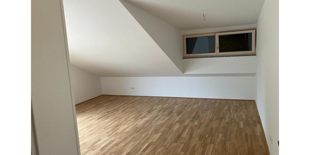 Dachgeschoßwohnung Grafrath - 3 Zimmer, 67 m&sup2;, 2.100&euro; | Angebot:24524231