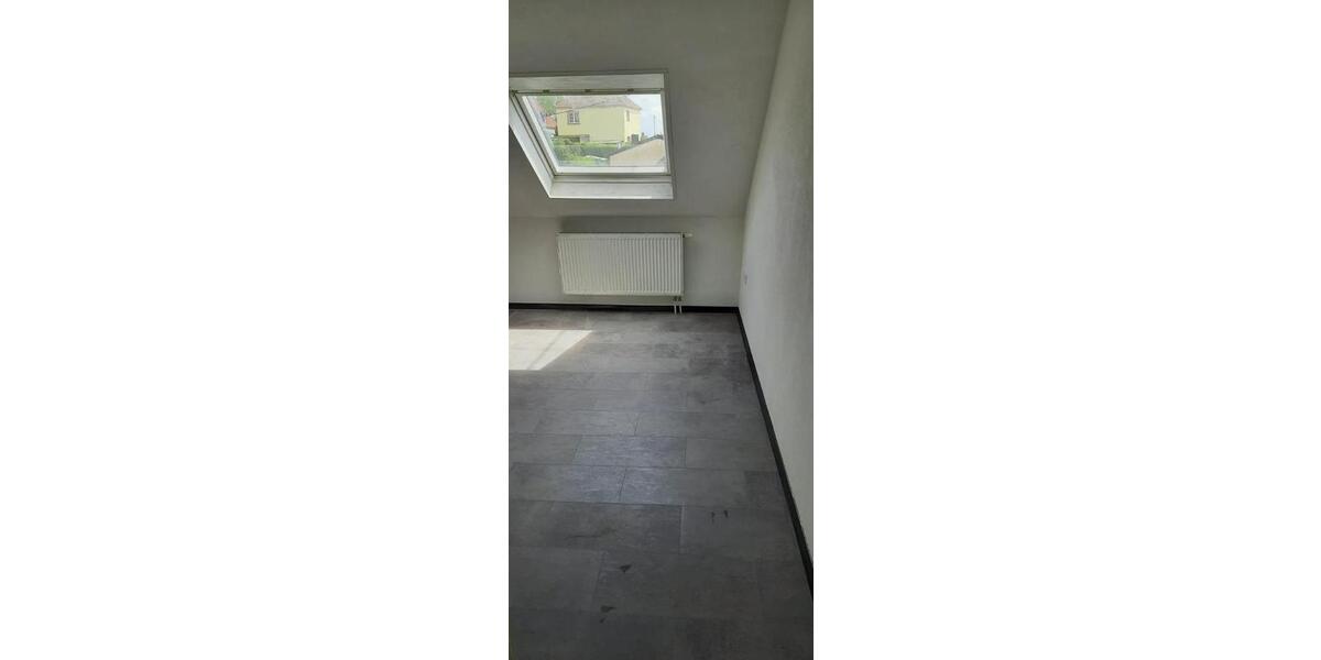 Dachgeschoßwohnung Wallerfangen - 3 Zimmer, 85 m&sup2;, 650&euro; | Angebot:26265706