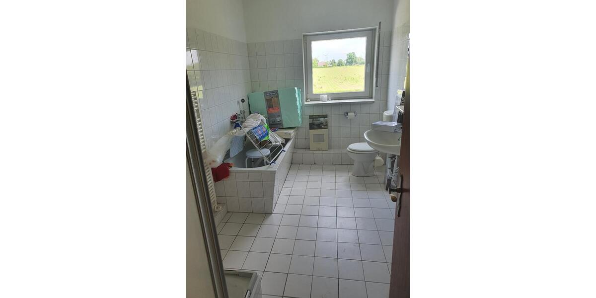 Sehr komf., ruhige Wohnung mit EBK,Solar,Kamin,Balkon, Stellpl. 4 zimmer