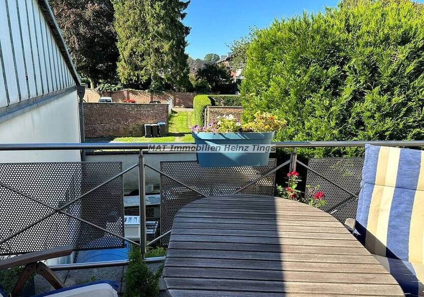 Top 2-Zimmer-Wohnung mit moderner Einbauküche und großem Balkon in Aachen-Brand