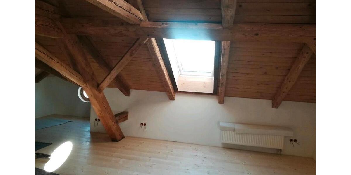 Geschmackvolle Dachgeschosswohnung - Ortszentrum Hutthurm 2 zimmer
