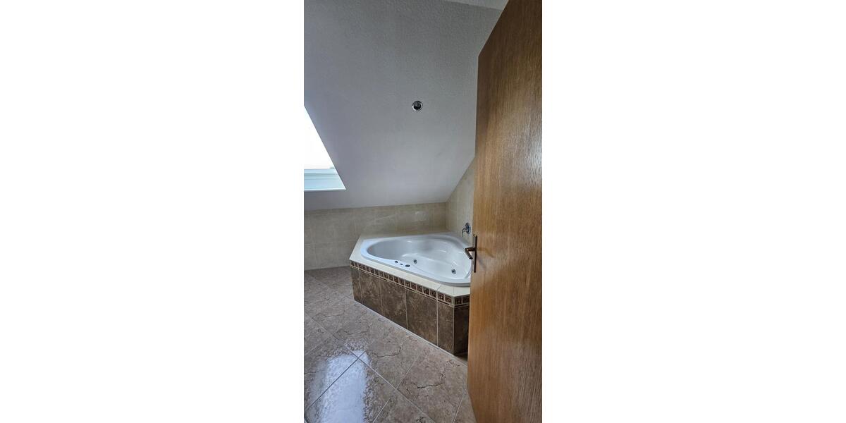 Dachgeschoßwohnung Naumburg (Saale) - 4 Zimmer, 125 m&sup2;, 1.100&euro; | Angebot:24841627