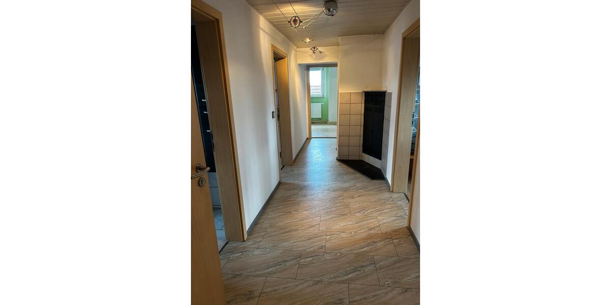 Dachgeschoßwohnung Neuweiler - 4.5 Zimmer, 110 m&sup2;, 1.200&euro; | Angebot:25398892