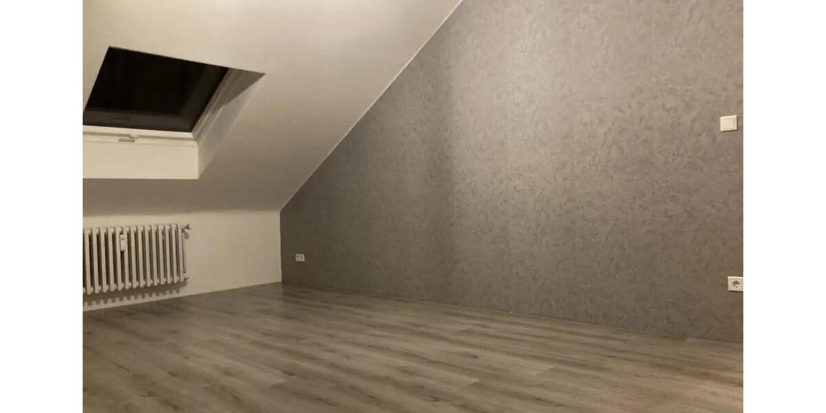 Charmante 2,5 Zimmer Dachgeschosswohnung - sofort bezugsfrei 2 zimmer