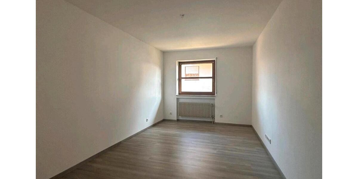Etagenwohnung Sennfeld - 4 Zimmer, 104 m&sup2;, 1.100&euro; | Angebot:26626274