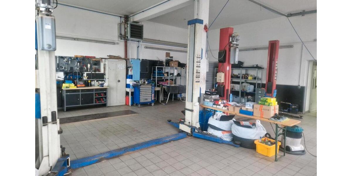 Werkstatt mit 2 Hebebühnen zimmer