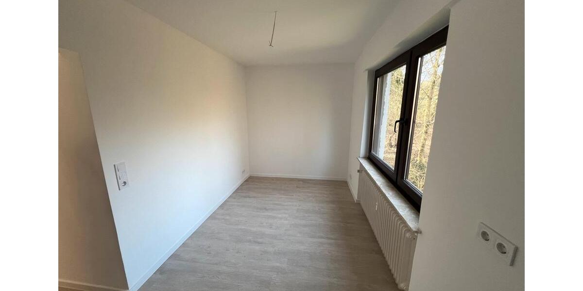 Erdgeschoßwohnung Lage - 3 Zimmer, 100 m&sup2;, 980&euro; | Angebot:25562383