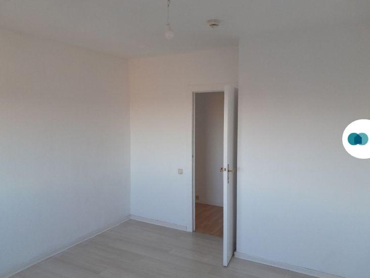 **Wohnen mit Ausblick: Renovierte und großräumige 2-Zi.-Whg. mit Balkon** zimmer