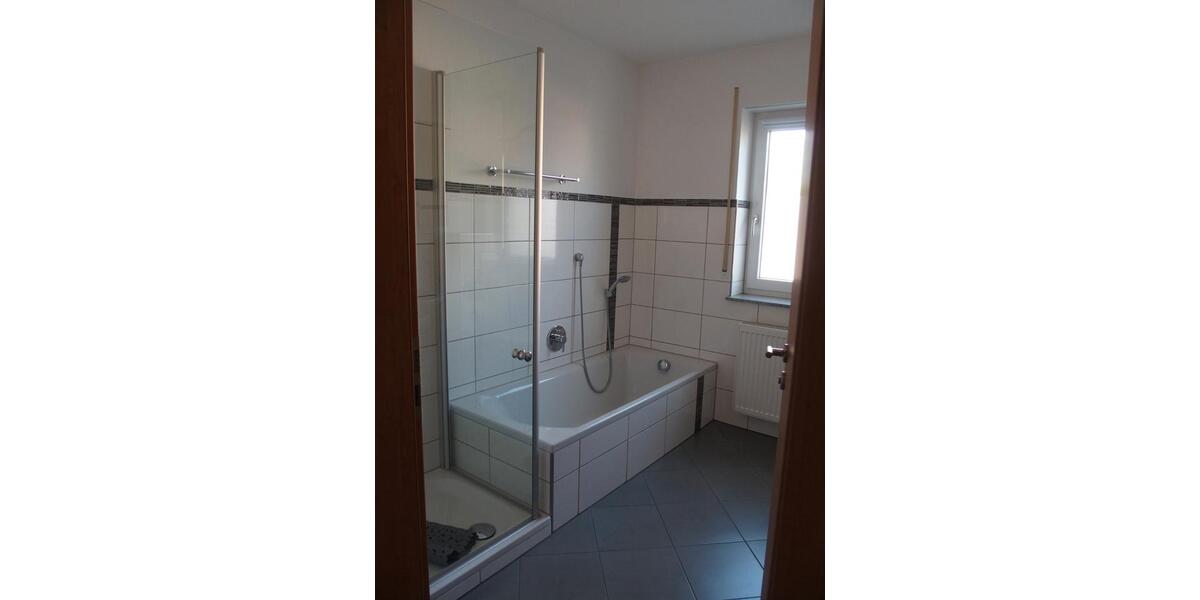 Erdgeschoßwohnung Burghaun - 4 Zimmer, 105 m&sup2;, 995&euro; | Angebot:26581590
