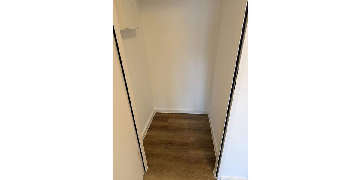 Etagenwohnung Köln Westhoven - 3 Zimmer, 96 m&sup2;, 1.400&euro; | Angebot:25154092