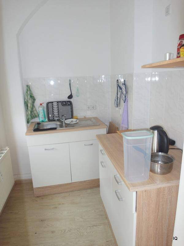 Ab Oktober 2025: Kleine SingleWohnung mit Balkon (Hofseite), Schlafecke, Laminatboden und Badewanne