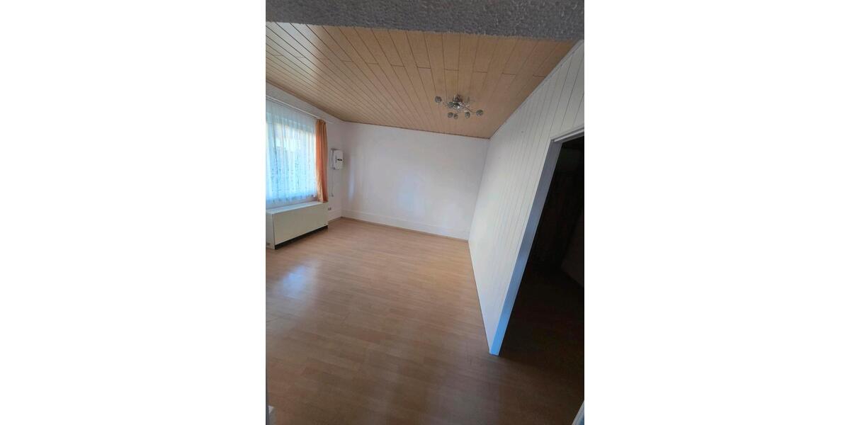 Erdgeschoßwohnung Markersdorf - 1 Zimmer, 35 m&sup2;, 250&euro; | Angebot:26441995