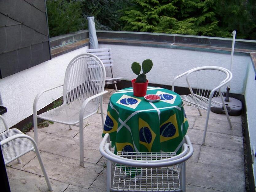 ruhiges Zimmer zum Garten mit Dachterrasse, 10 min zu ins Zentrum