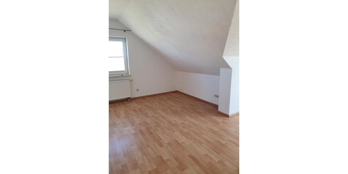 Dachgeschoßwohnung Erlenbach am Main - 3 Zimmer, 74 m&sup2;, 880&euro; | Angebot:24101478