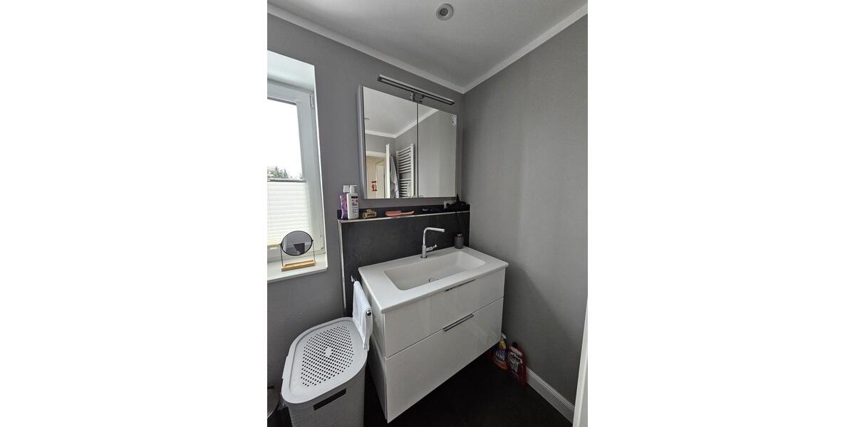 Etagenwohnung Heide - 4 Zimmer, 100 m&sup2;, 1.300&euro; | Angebot:25646220