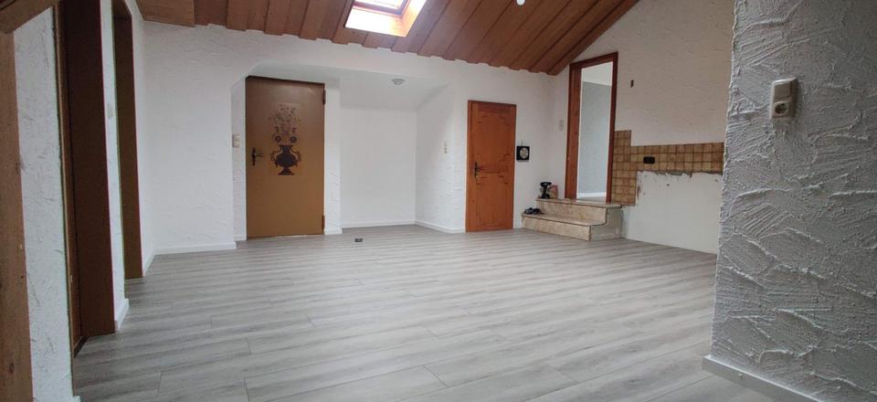 Dachgeschoßwohnung Emmerting - 3 Zimmer, 78 m&sup2;, 850&euro; | Angebot:24770146