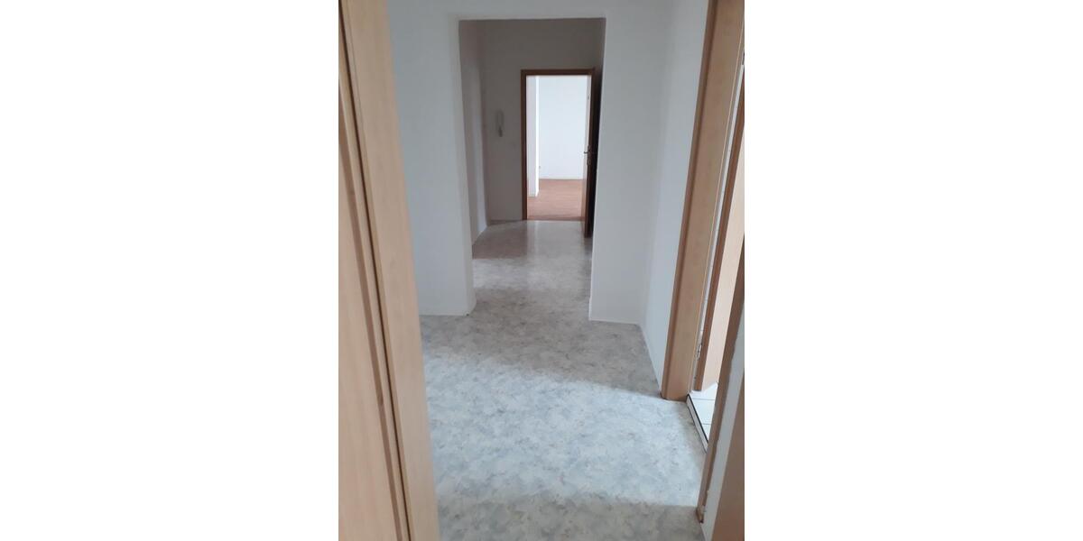 Etagenwohnung Werdau - 4 Zimmer, 99 m&sup2;, 495&euro; | Angebot:25381790