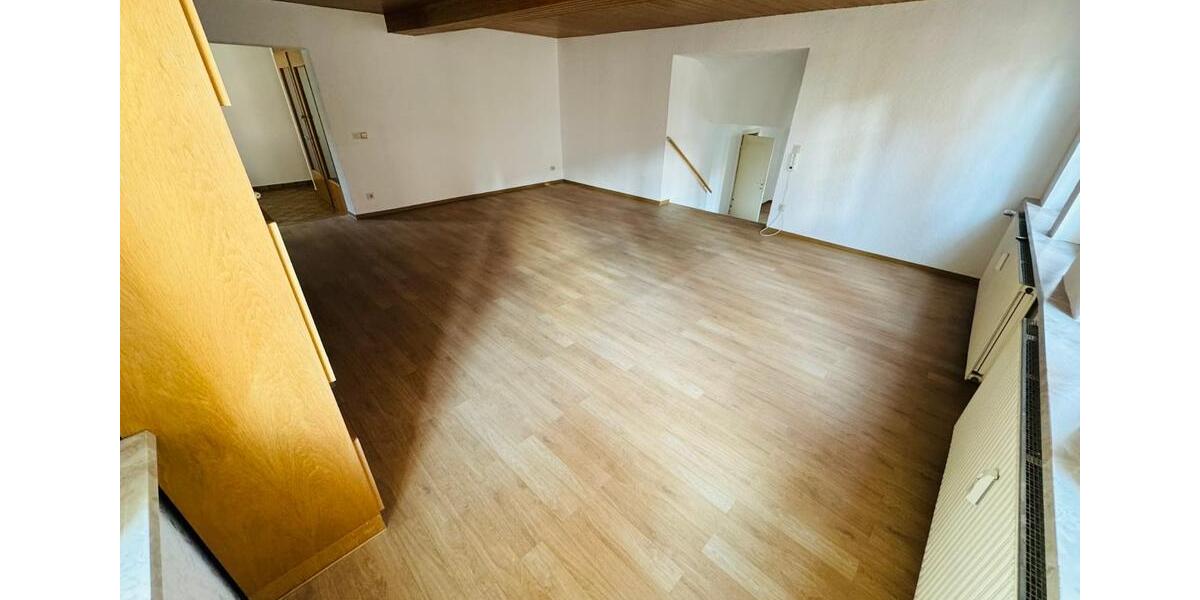Etagenwohnung Alsfeld - 5 Zimmer, 185 m&sup2;, 850&euro; | Angebot:24640045