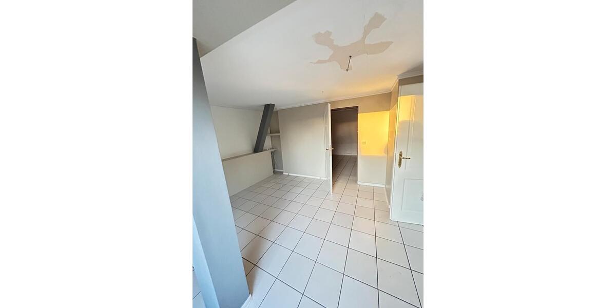 Etagenwohnung Calden - 9 Zimmer, 250 m&sup2;, 1.150&euro; | Angebot:24890915