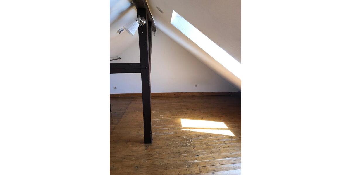 Dachgeschoßwohnung Saarbrücken - 3 Zimmer, 65 m&sup2;, 580&euro; | Angebot:26362184