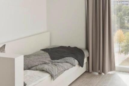 1 room flat at Anne-Conway's with bathroom and kitchen. 1 zimmer