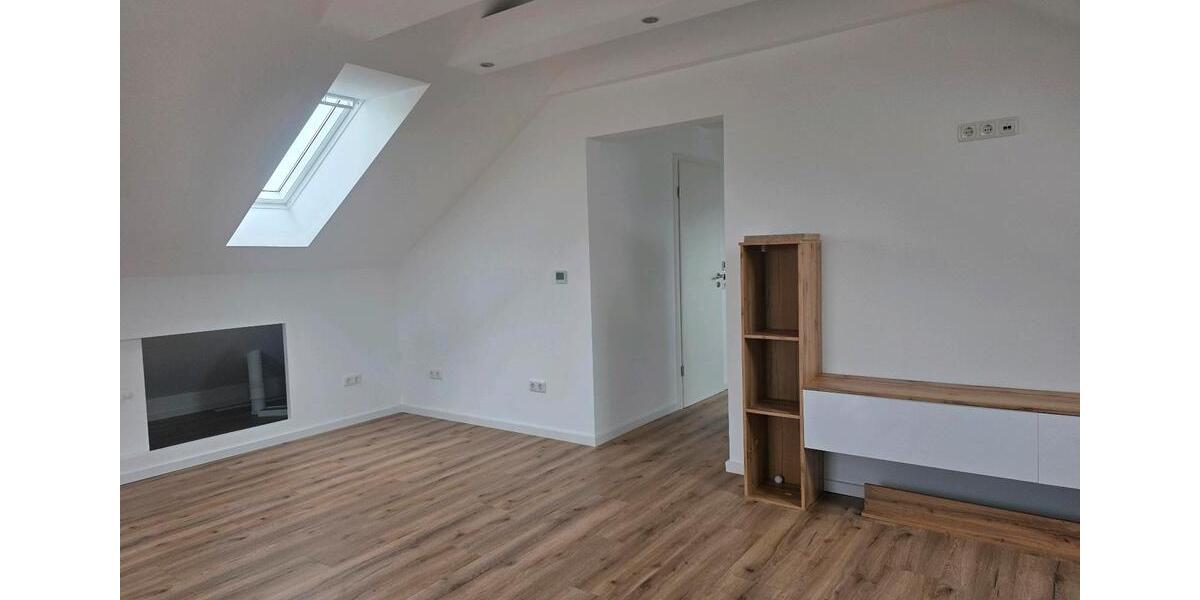Dachgeschoßwohnung Üchtelhausen - 2 Zimmer, 90 m&sup2;, 1.000&euro; | Angebot:25641025